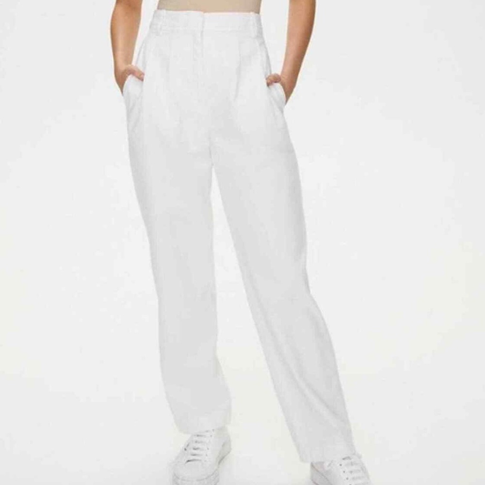 Aritzia The Group by Babaton Antares Pant in white size 2!